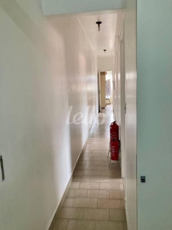CORREDOR INTERNO de Prédio Comercial Monousuário com 236 m² em Alto da Moóca - São Paulo