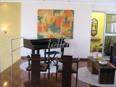 SALA NO PISO SUPERIOR de Apartamento cobertura - Padrão com 204 m² em Tatuapé - São Paulo