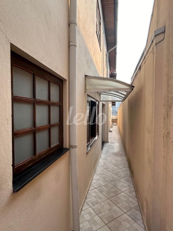 FACHADA LATERAL de Casa sobrado com 200 m² em Santana - São Paulo