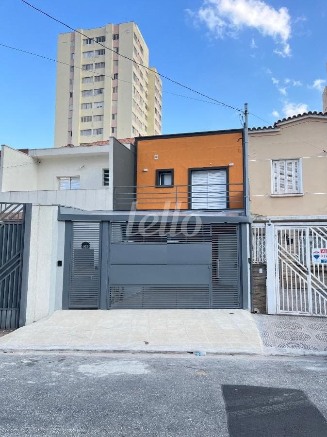 FACHADA de Casa sobrado com 300 m² em Santana - São Paulo
