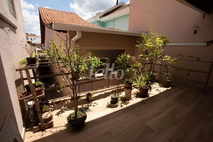 QUINTAL de Casa sobrado com 172 m² em Chora Menino - São Paulo