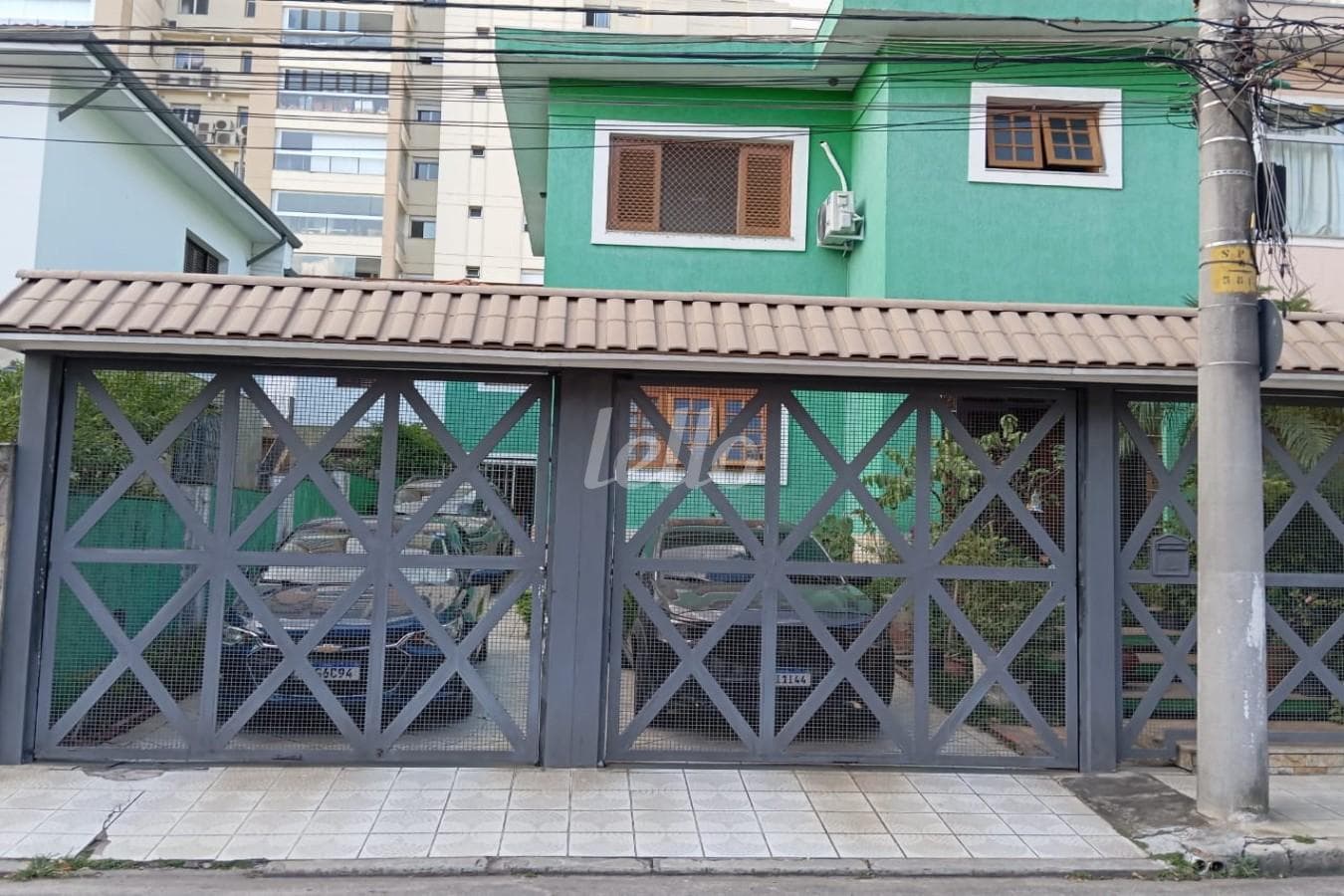 FACHADA de Casa sobrado com 180 m² em Santana - São Paulo