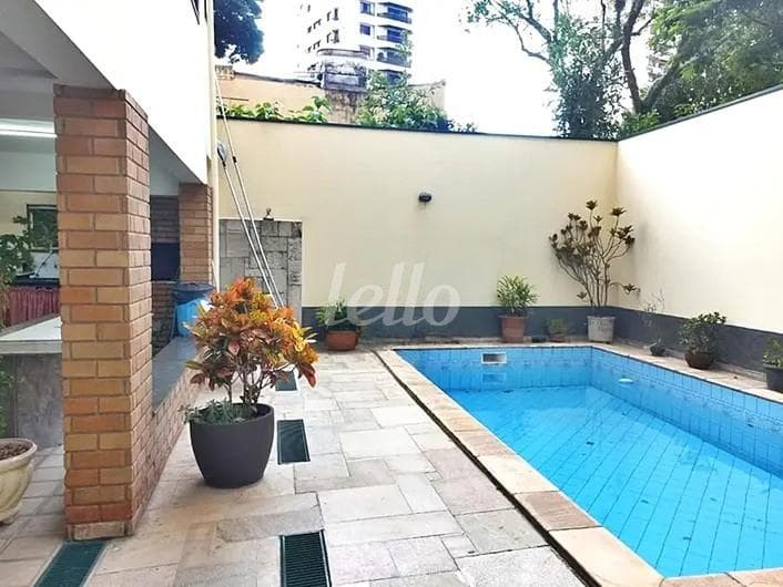 PISCINA de Casa sobrado com 343 m² em Água Fria - São Paulo