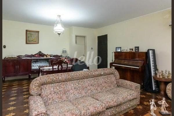 SALA de Casa térrea com 360 m² em Santa Teresinha - São Paulo