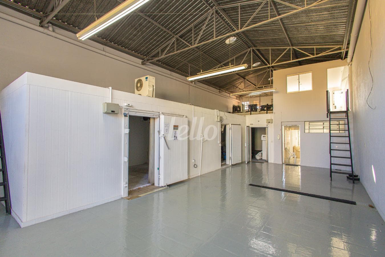 GALPÃO de Galpão/Armazém com 187 m² em Vila Marieta - São Paulo