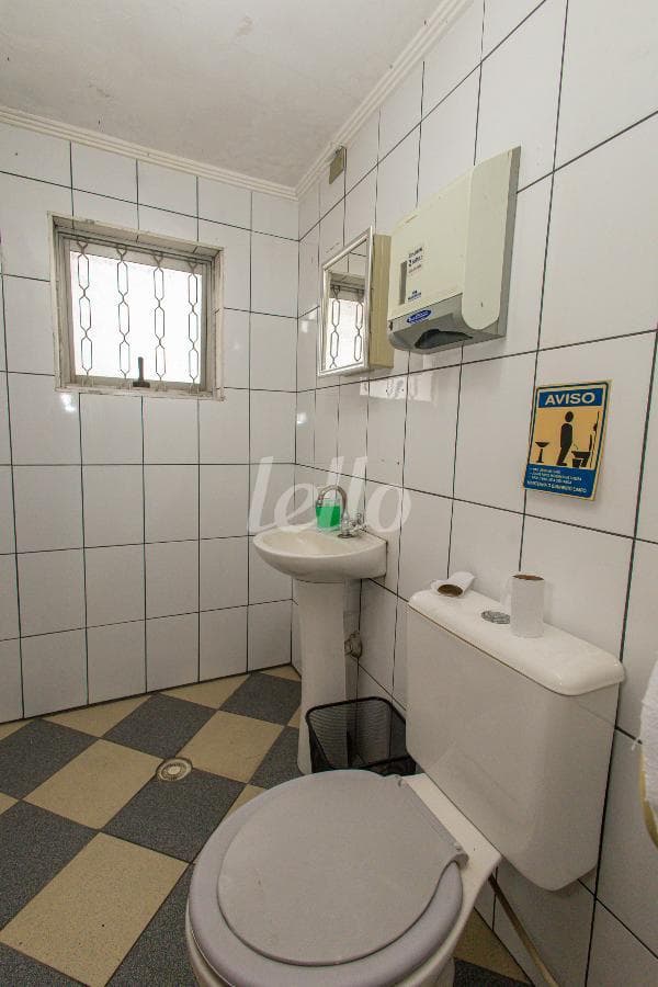 BANHEIRO SOCIAL de Galpão/Armazém com 180 m² em Vila Libanesa - São Paulo