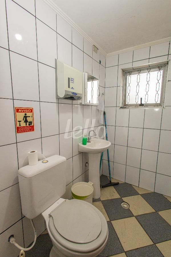 BANHEIRO SOCIAL de Galpão/Armazém com 180 m² em Vila Libanesa - São Paulo