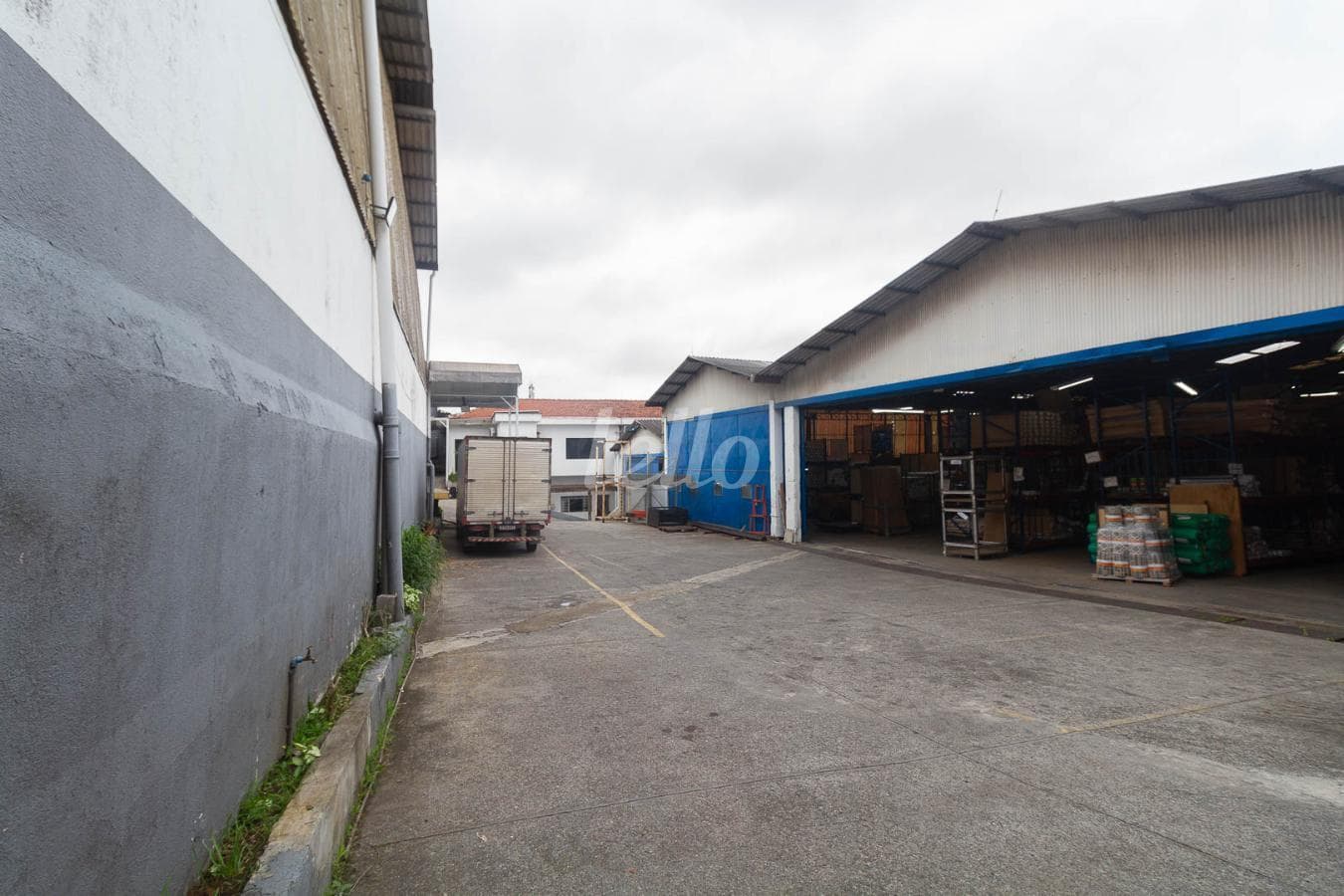 PÁTIO DE MANOBRAS de Galpão/Armazém com 4040 m² em Penha de França - São Paulo