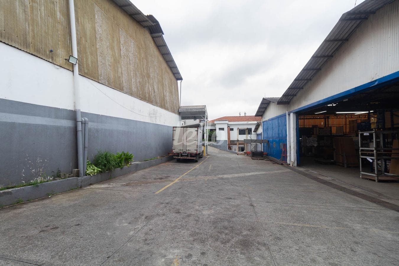 PÁTIO DE MANOBRAS de Galpão/Armazém com 4040 m² em Penha de França - São Paulo