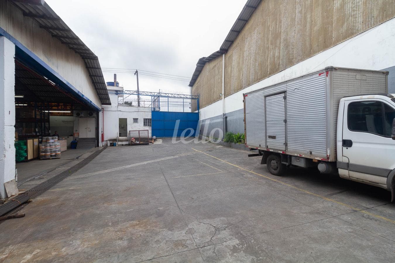PÁTIO DE MANOBRAS de Galpão/Armazém com 4040 m² em Penha de França - São Paulo