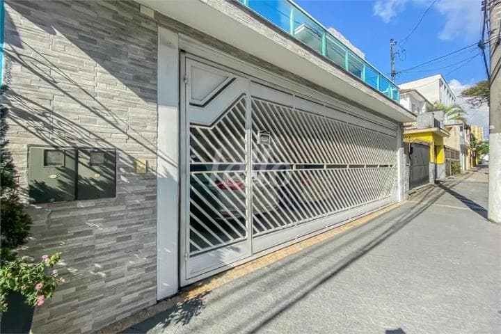 FACHADA de Casa assobradada com 248 m² em Vila Paulicéia - São Paulo