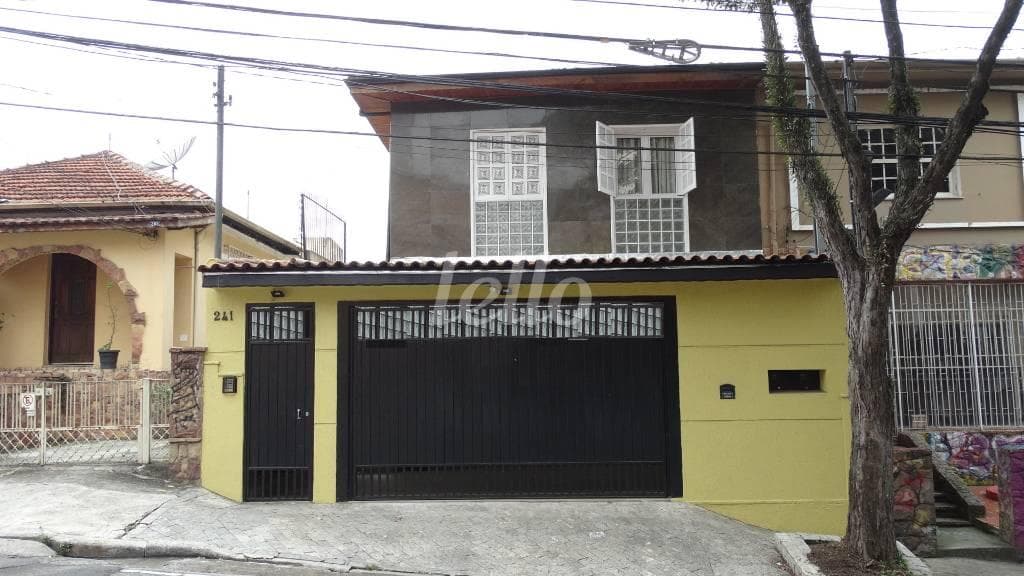 FACHADA de Casa sobrado com 412 m² em Jardim São Paulo(Zona Norte) - São Paulo