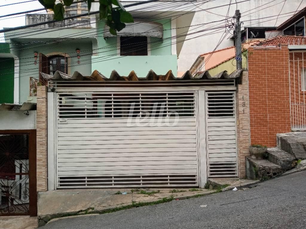 FACHADA de Casa sobrado com 220 m² em Santa Teresinha - São Paulo
