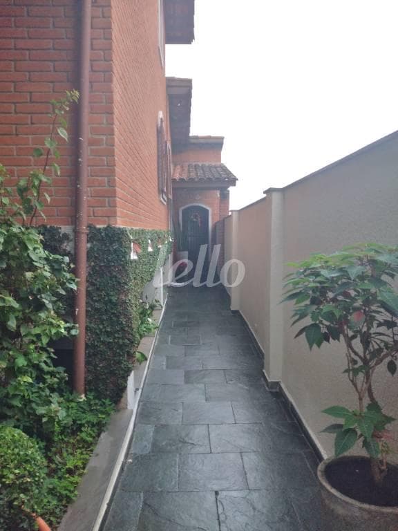 CORREDOR LATERAL de Casa sobrado com 215 m² em Santana - São Paulo
