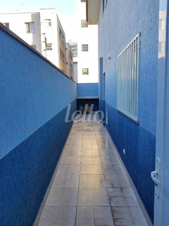CORREDOR LATERAL de Casa sobrado com 248 m² em Jardim São Paulo(Zona Norte) - São Paulo
