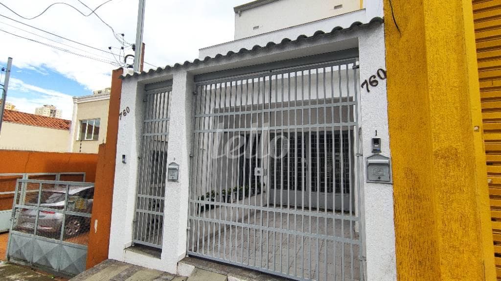 FACHADA de Casa sobrado com 170 m² em Santana - São Paulo