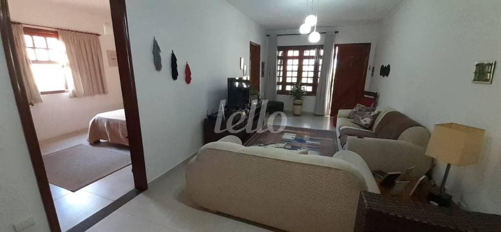 SALA - DORMITÓRIO - CASA DE BAIXO de Casa térrea com 280 m² em Água Fria - São Paulo