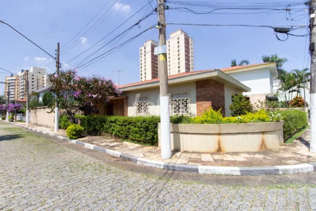 FACHADA (2 DE 6) de Casa sobrado com 306 m² em Santana - São Paulo