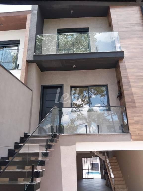 FACHADA de Casa sobrado com 185 m² em Jardim São Paulo(Zona Norte) - São Paulo