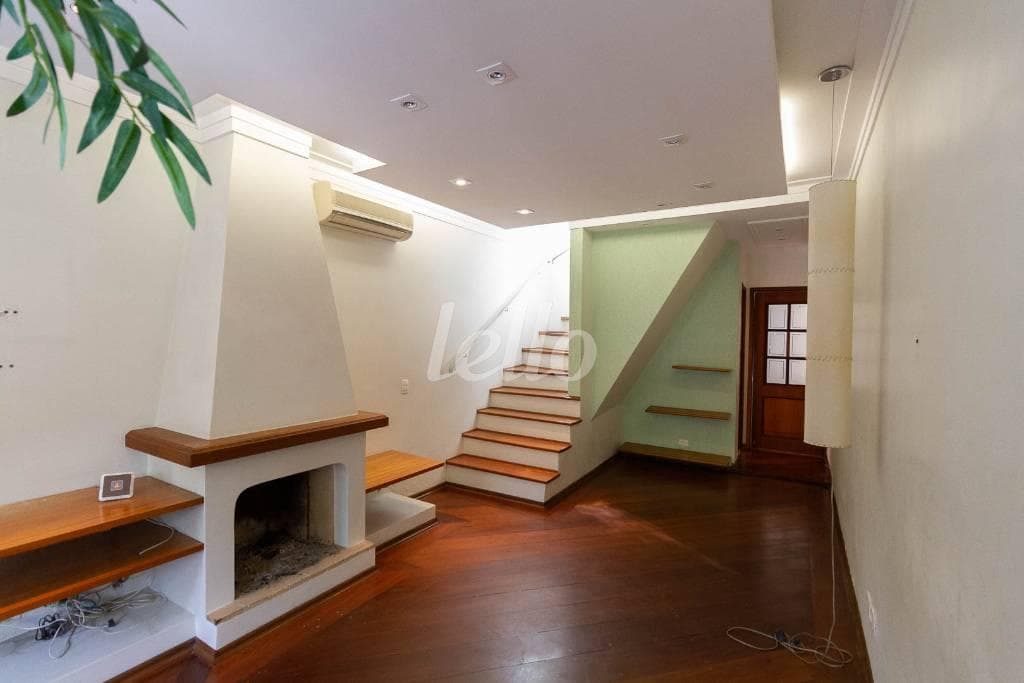 SALA DOIS AMBIENTES de Casa sobrado com 150 m² em Santana - São Paulo